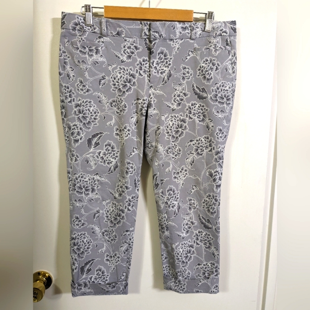 Banana Republic white & gray floral capris